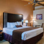 Unwind in Style: Deluxe King with Fireplace at Majestic Mountain Inn Payson