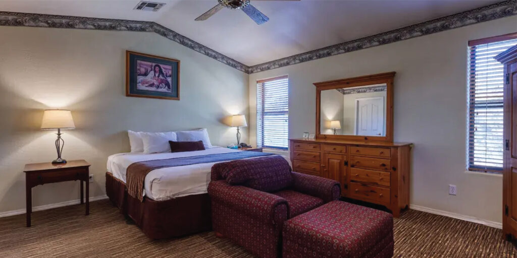 Majestic Mountain Inn’s 2nd Floor Apartment The Ideal Stay for Comfort and Privacy