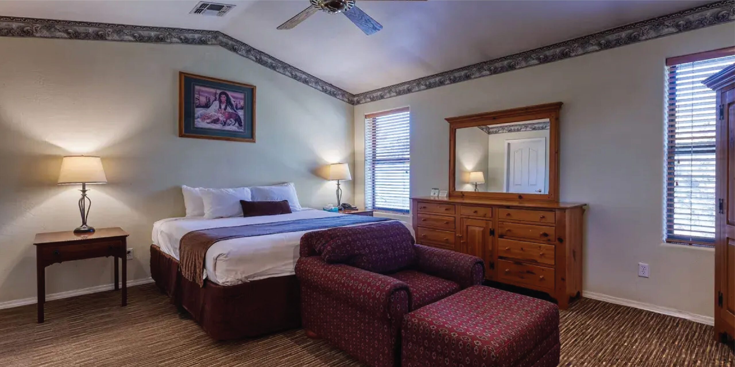 Majestic Mountain Inn’s 2nd Floor Apartment The Ideal Stay for Comfort and Privacy