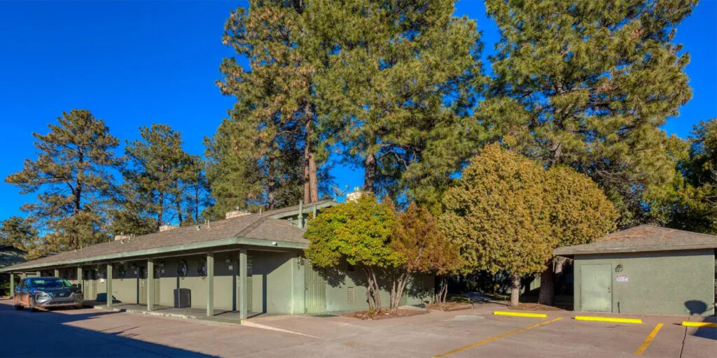 Breathtaking Views and Fresh Mountain Air at Majestic Mountain Inn Payson